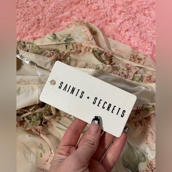 Saints + Secrets Floral Ruffle Tiered Mini Dress Nude Pink Cottagecore M NWT - Picture 5 of 7